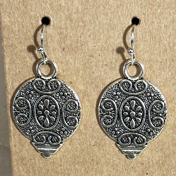 2/$20 Silver Tone Upside Down Pear Filigree Swirl & Floral Hook Earrings NWOT - Picture 11 of 11
